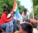 दिल्ली में एनएसयूआई कार्यकर्ताओं का धरना