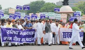अब सड़क पर उतरा राजग