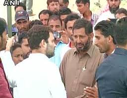 नियंत्रण रेखा के पास ग्रामिणों से मिले राहुल