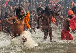 शाही स्नान के दिन दो अखाड़ों में विवाद
