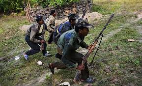 नक्सलियों ने