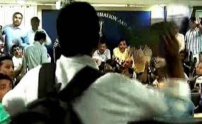 केजरीवाल पर