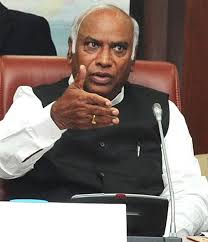 कहां है विकास-खड़गे