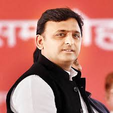 विलय पर ढीले पड़े अखिलेश के तेवर, स्वामी प्रसाद को सराहा
