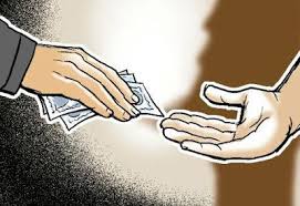 अस्पताल का लेखाधिकारी रिश्वत लेते पकड़ा गया