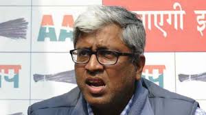 हमें मोदी के खिलाफ खड़े होने की सजा मिल रही है-आशुतोष