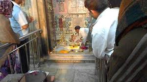आज शिव मंदिरों में भक्तों की भीड़