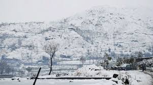 जम्मू-कश्मीर में भारी बर्फबारी