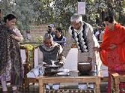 लालू के घर दही-चूड़ा का आयोजन, नीतीश भी पहुंचे