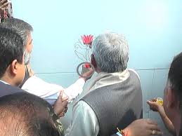 कमल में रंग भरने को लेकर नीतीश की सफाई