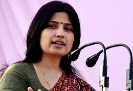 अमर स‍िंह टीवी पर आते हैं तो बंद कर देती हूं, बच्चों को भी नहीं सुनने देती: ड‍िंपल