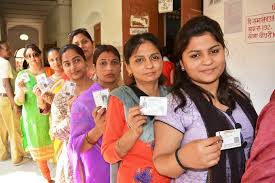 UP में 1 बजे तक 40% वोटिंग, 7 जिलों की 40 सीटों पर डाले जा रहे वोट
