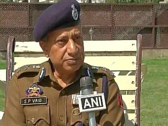 DGP की कश्मीरी युवकों को सलाह गोली ये नहीं देखती सामने कौन आ रहा