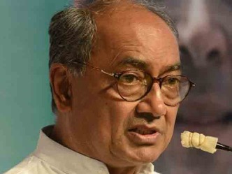 पर्रिकर पर दिग्गी का वार MLAs को खरीदने के लिए गडकरी को थैंक्स कहें