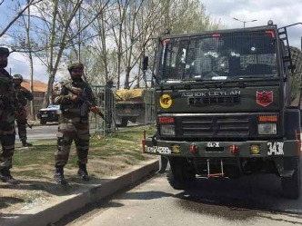 श्रीनगर के पंथाचौक में CRPF काफिले पर हमला तीन जवान घायल