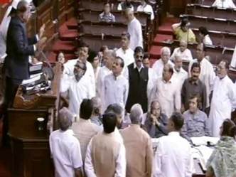 EVM गड़बड़ी राज्यसभा में हंगामा सरकार ने कहा जनमत का अपमान न करें