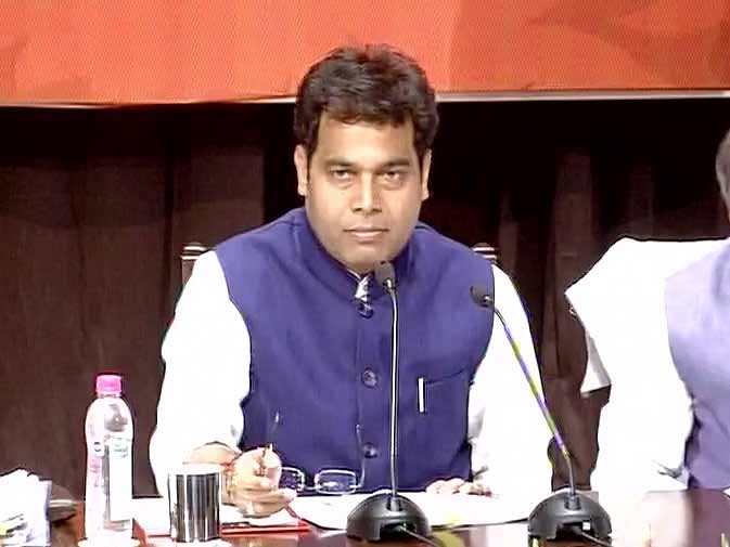 योगी कैबिनेट फैसला गांवों में 18 घंटे बिजली 14 दिनों में गन्ना किसानों का होगा भुगतान
