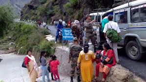 बद्रीनाथ यात्रा मे भूस्खलन से प्रभावित 1800 यात्री फ़से, शाम तक खुल सकता हैं मार्ग
