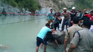 उत्तरकाशी:  रेस्क्यू ऑपरेशन रोका ,बस हादसे में मृतकों का आकडा 24 के पार