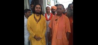 सीएम बनने के बाद पहली बार काशी पहुचे योगी, अस्पताल व्यवस्थाओ का जायजा लिया