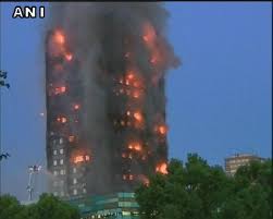 लंदन में 27 मंजिला इमारत में लगी भीषण आग,आग बुझाने के लिए दमकल की 40 गाड़ियां और 200 बचावकर्मी मौके पर पहुंचे