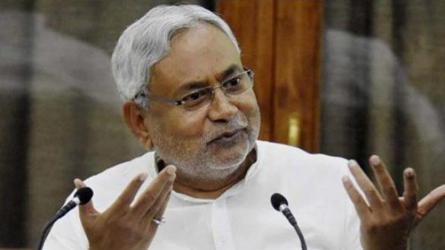 लालू और तेजस्वी के सवालों पर नीतीश रहे मौन, कल बुलाई विधायक दल की बैठक