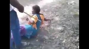 हाथ जोड़ गिड़गिड़ाती रही लड़की, हवस की आग में अंधे हुये दरिंदे, वीडियो बना सोशल मीडिया पर डाला