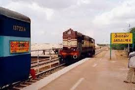 राजस्थान-जैसलमेर : सेना की फील्ड़ फायरिंग रेंज के नजदीक रेलवे ट्रैक के पास मिले बम....