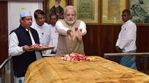 MODI in म्यांमार : पीएम मोदी ने मुगल बादशाह बहादुर शाह जफर की मजार पर चढ़ाई चादर..