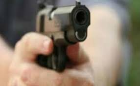 CRIME : कैदी की गोली मारकर हत्या, पेशी के दौरान घात लगाकर किया हमला ..