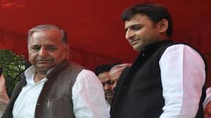 एक साल बाद फिर से एक साथ दिखे मुलायम और अखिलेश