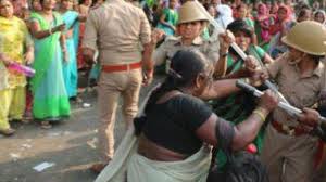 लखनऊ में आंगनबाड़ी कार्यकर्त्रियों पर बरसीं लाठियां, पुलिस ने दौड़ा-दौड़ा कर पीटा...
