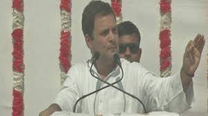 राहुल बोले- नोटबंदी के समय सूट-बूटवाले बैंक में पीछे से घुसकर एसी में बैठे....