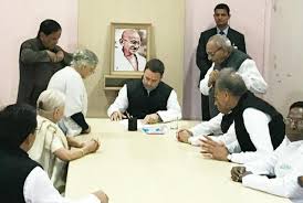 कांग्रेस अध्यक्ष चुनाव में,उपाध्यक्ष राहुल गांधी ने दाखिल किया नामांकन, मनमोहन समेत कई वरिष्ठ नेता रहे मौजूद