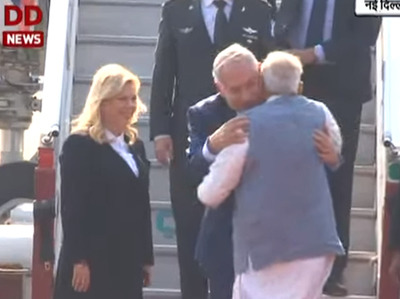 भारत पहुंचे