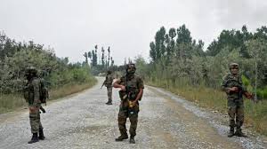आतंकी हमलाः आतंकियों को मारने उतरे पैरा कमांडो, 7 घंटे से ऑपरेशन जारी 2 जवान शहीद