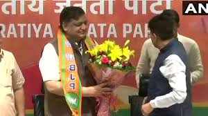 नरेश अग्रवाल ने भाजपा का दामन थामा पीयूष गोयल ने दिलाई सदस्यता