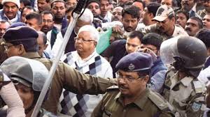 बेटे तेजस्वी यादव ने कहा-मेरे पिता को जान का खतरा, बीजेपी रच रही है साजिश-लालू को सजा