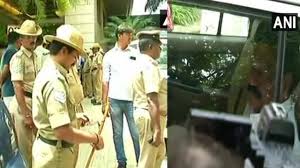 शक्ति परीक्षण: कांग्रेस के दोनों लापता विधायक बेंगलुरु के गोल्डफिंच होटल के पास देखे गए,बढ़ाई गई सुरक्षा