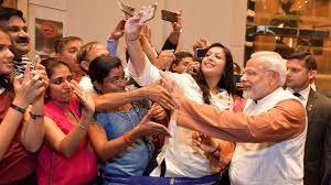 पीएम मोदी इंडोनेशिया गये वहा कलीबाता नेशनल हीरोज सिमेट्री में शहीदों को दी श्रद्धांजलि, बच्चों से भी मिले