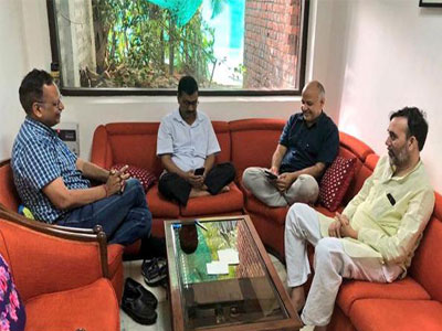 केजरीवाल और