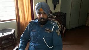 पाकिस्तान के पहले सिख पुलिस ऑफिसर ने कहा इस्लामाबाद जबरन सिख समुदाय को निकालना चाहता है
