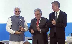प्रधानमंत्री नरेन्द्र मोदी को दिया गया यूएन का चैम्पियंस ऑफ द अर्थ अवॉर्ड