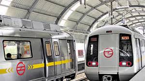 मेट्रो ट्रैक पर आत्महत्या के लिए कूदा युवक, येलो लाइन बाधित; हजारों लोग परेशान