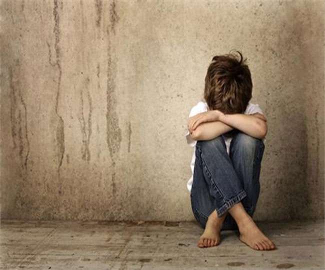 स्कूल हॉस्टल में सातवीं के छात्र को निर्वस्त्र कर नचाया, अपने कमरे ले गया और फिर...