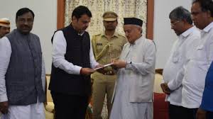 महाराष्ट्र में जारी राजनीतिक गतिरोधक के बिच मुखयमंत्री देवेंद्र फणडवीस ने दिया इस्तीफा