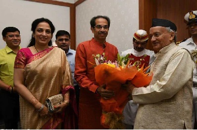महाराष्ट्र में सियासी राजनीती के बीच उद्धव ठाकरे ने की राज्यपाल से मुलाकात