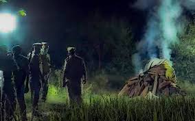 हाथरस में बेटी की अस्थियां चुनने पहुंचा पीड़ित परिवार, कहा- हमसे अंतिम संस्कार का हक छीना गया