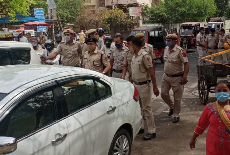 दिल्ली : जीटीबी अस्पताल के बाहर पांच लोगों ने पुलिस पर फायरिंग कर आरोपी को पुलिस की कस्टडी से छुड़ाने की कोशिश की