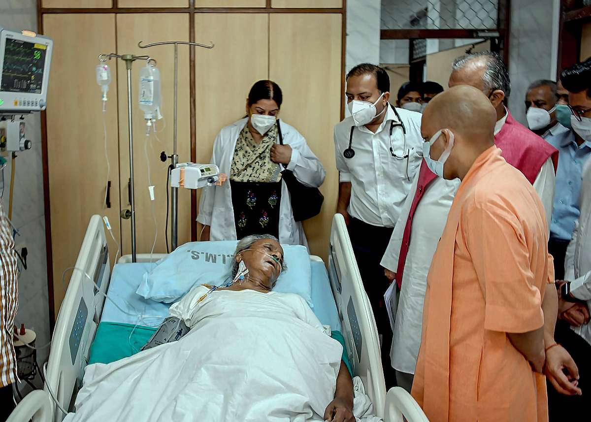 पूर्व सीएम कल्याण सिंह से SGPGI में मिले जेपी नड्डा, बोले- तबीयत में हो रहा सुधार